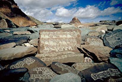 https://upload.wikimedia.org/wikipedia/commons/thumb/5/5a/Mune_wall_col.jpg/220px-Mune_wall_col.jpg