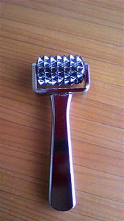 https://upload.wikimedia.org/wikipedia/commons/thumb/7/79/Rolleracupuncture.jpg/180px-Rolleracupuncture.jpg