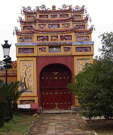 https://upload.wikimedia.org/wikipedia/commons/thumb/2/28/Hue_gate.jpg/220px-Hue_gate.jpg