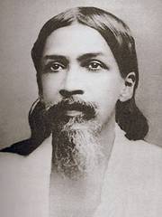 https://upload.wikimedia.org/wikipedia/commons/thumb/7/71/Sri_aurobindo.jpg/250px-Sri_aurobindo.jpg