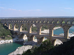 https://upload.wikimedia.org/wikipedia/commons/thumb/2/23/Pont_du_gard.jpg/250px-Pont_du_gard.jpg