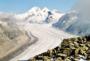 https://upload.wikimedia.org/wikipedia/commons/thumb/5/54/Aletschgletscher.jpg/180px-Aletschgletscher.jpg