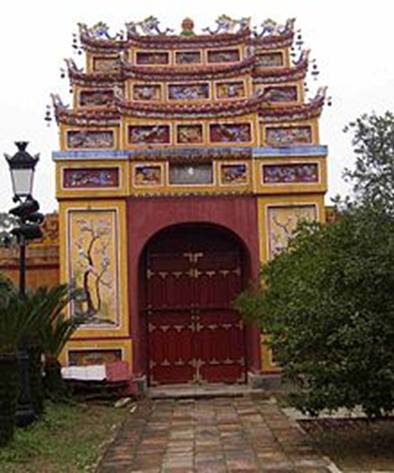 https://upload.wikimedia.org/wikipedia/commons/thumb/2/28/Hue_gate.jpg/220px-Hue_gate.jpg