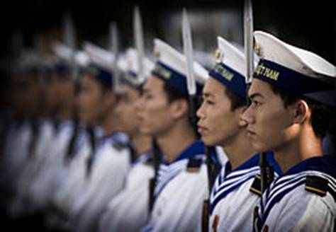 https://upload.wikimedia.org/wikipedia/commons/thumb/d/d6/VPN_sailors_in_formation_070620-N-0696M-397_0WG0I.jpg/260px-VPN_sailors_in_formation_070620-N-0696M-397_0WG0I.jpg