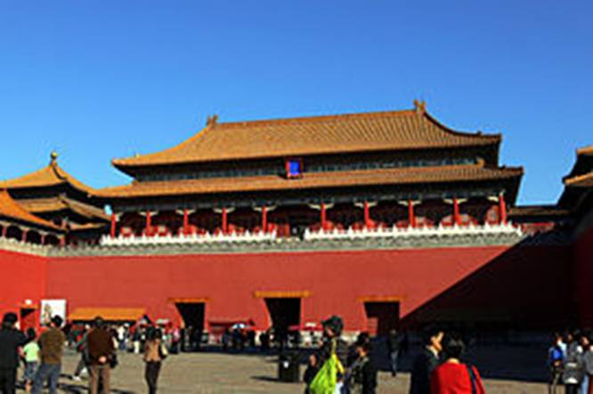 https://upload.wikimedia.org/wikipedia/commons/thumb/2/2e/Meridan_Gate.jpg/270px-Meridan_Gate.jpg