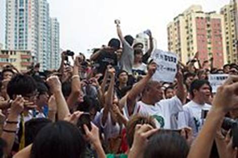 https://upload.wikimedia.org/wikipedia/commons/thumb/f/fa/2010-07-25_Guangzhou_mass_assembly.jpg/220px-2010-07-25_Guangzhou_mass_assembly.jpg