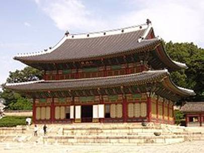 https://upload.wikimedia.org/wikipedia/commons/thumb/1/1b/Injeongjeon_%28exterior%29%2C_Changdeokgung_-_Seoul%2C_Korea.JPG/250px-Injeongjeon_%28exterior%29%2C_Changdeokgung_-_Seoul%2C_Korea.JPG