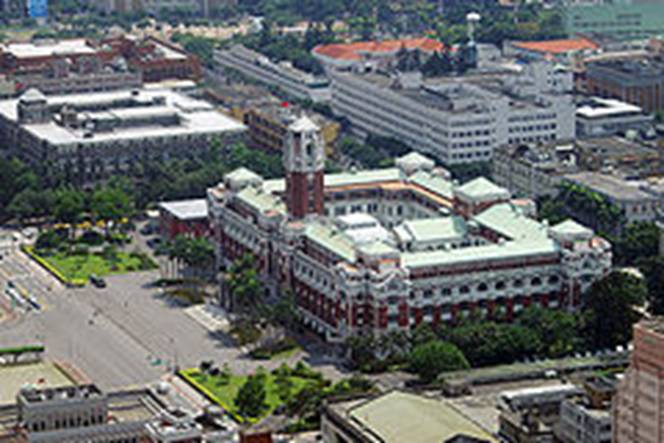 https://upload.wikimedia.org/wikipedia/commons/thumb/9/95/TaipeiROCPresidentialOfficeBuilding.jpg/240px-TaipeiROCPresidentialOfficeBuilding.jpg