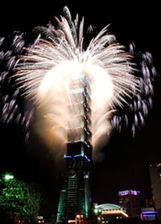 https://upload.wikimedia.org/wikipedia/commons/thumb/0/0f/Taipei_101_2008_NewYear_Firework.jpg/200px-Taipei_101_2008_NewYear_Firework.jpg
