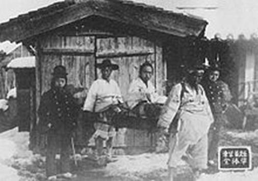 https://upload.wikimedia.org/wikipedia/commons/thumb/7/73/Jeon_Bong-jun.JPG/220px-Jeon_Bong-jun.JPG