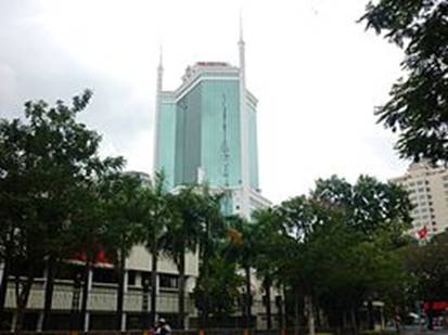 https://upload.wikimedia.org/wikipedia/commons/thumb/5/53/Saigon_Trade_Center_v%C6%B0%C6%A1n_m%C3%ACnh_trong_n%E1%BA%AFng.jpg/260px-Saigon_Trade_Center_v%C6%B0%C6%A1n_m%C3%ACnh_trong_n%E1%BA%AFng.jpg