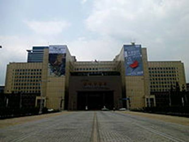 https://upload.wikimedia.org/wikipedia/commons/thumb/7/70/%E5%8F%B0%E5%8C%97%E5%B8%82%E6%94%BF%E5%BA%9C.JPG/220px-%E5%8F%B0%E5%8C%97%E5%B8%82%E6%94%BF%E5%BA%9C.JPG
