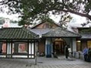 https://upload.wikimedia.org/wikipedia/commons/thumb/6/63/BeitouHotSpringMuseum001.JPG/120px-BeitouHotSpringMuseum001.JPG