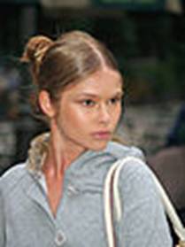 https://upload.wikimedia.org/wikipedia/commons/thumb/7/76/Young_woman_-unidentified_model_at_Mercedes-Benz_Fashion_Week.jpg/90px-Young_woman_-unidentified_model_at_Mercedes-Benz_Fashion_Week.jpg