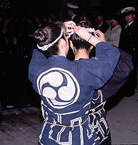 https://upload.wikimedia.org/wikipedia/commons/thumb/8/89/Festival4.jpg/200px-Festival4.jpg